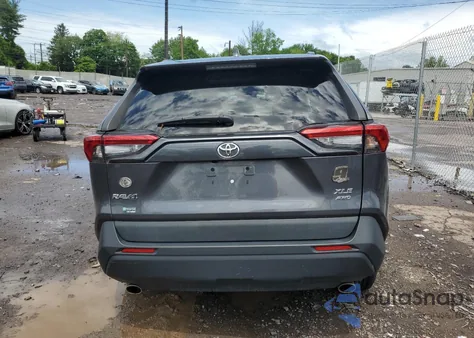 2021 Toyota Rav4 Xle z USA, uszkodzony, nr VIN 2T3P1RFVXMW170693